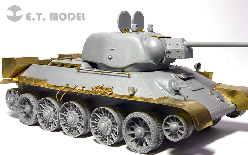 E.T. Model 1/35 WWII Soviet T-34/76 Mod.1942 Stamped Turret