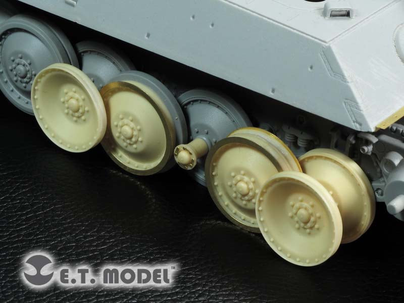 E.T. Model 1:35 Damaged Road Wheels for Panther A/G Version