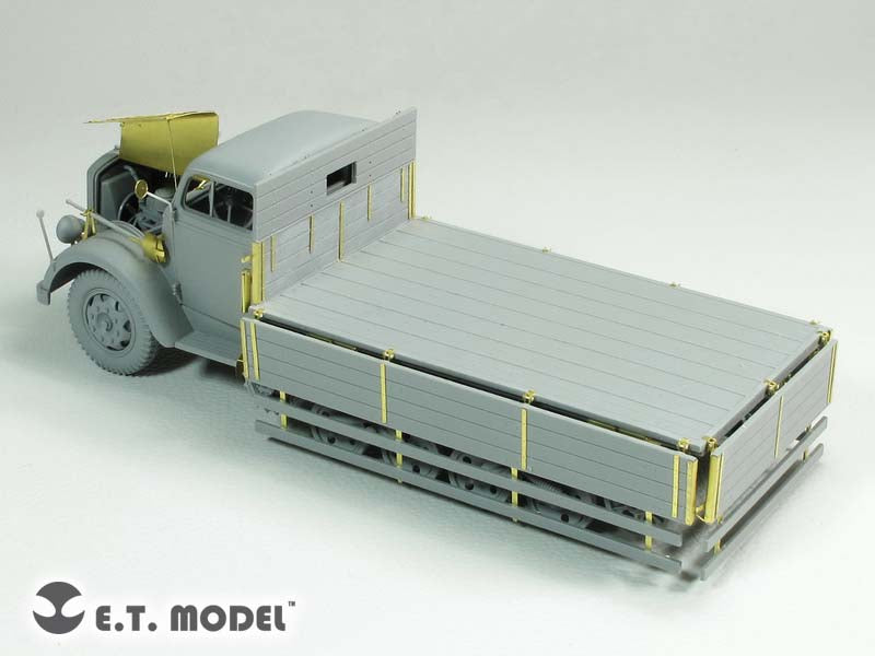 E.T. Model 1:35 WWII German Sd.Kfz.3a Maultier Half-Track Detail Set