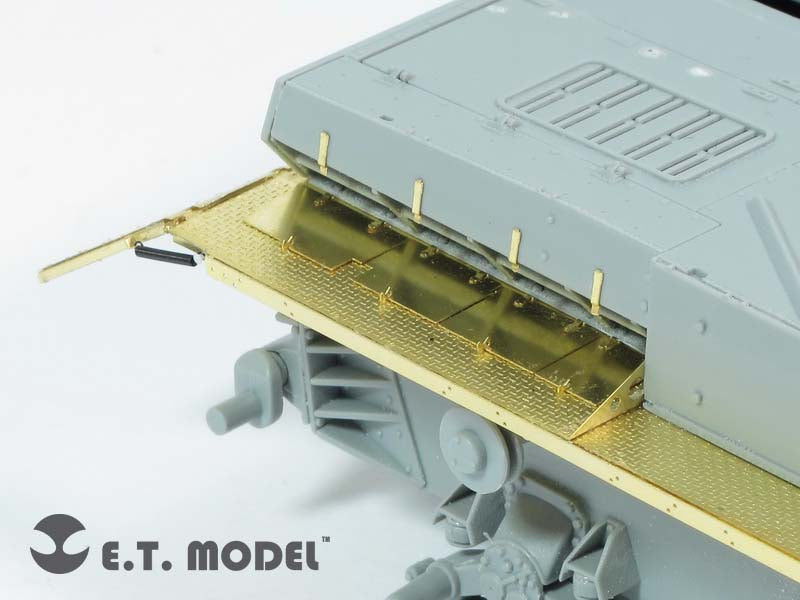 E.T. Model 1:35 WWII German Pz.Kpfw.IV Ausf.J Lastest Production Fenders