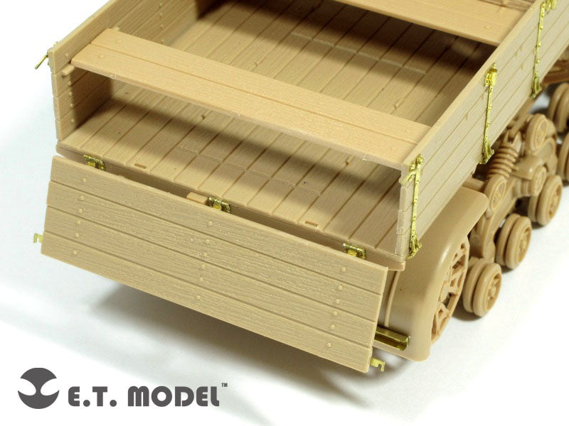 E.T. Model 1:35 WWII Soviet Voroshilovets Tractor Detail Set