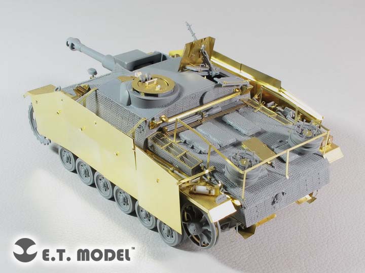 E.T. Model 1:35 WWII German StuG.III Ausf.G Schurzen (Early version)