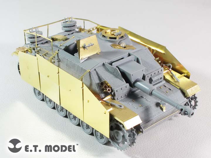 E.T. Model 1:35 WWII German StuG.III Ausf.G Schurzen (Early version)