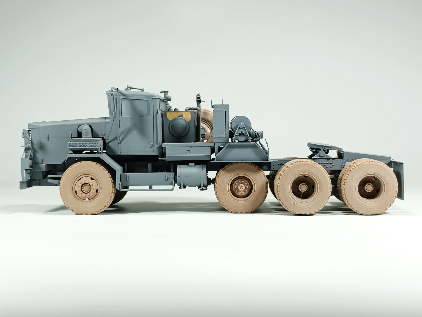 E.T. Model 1/35 US M911 C-HET(8x6) Sagged wheels