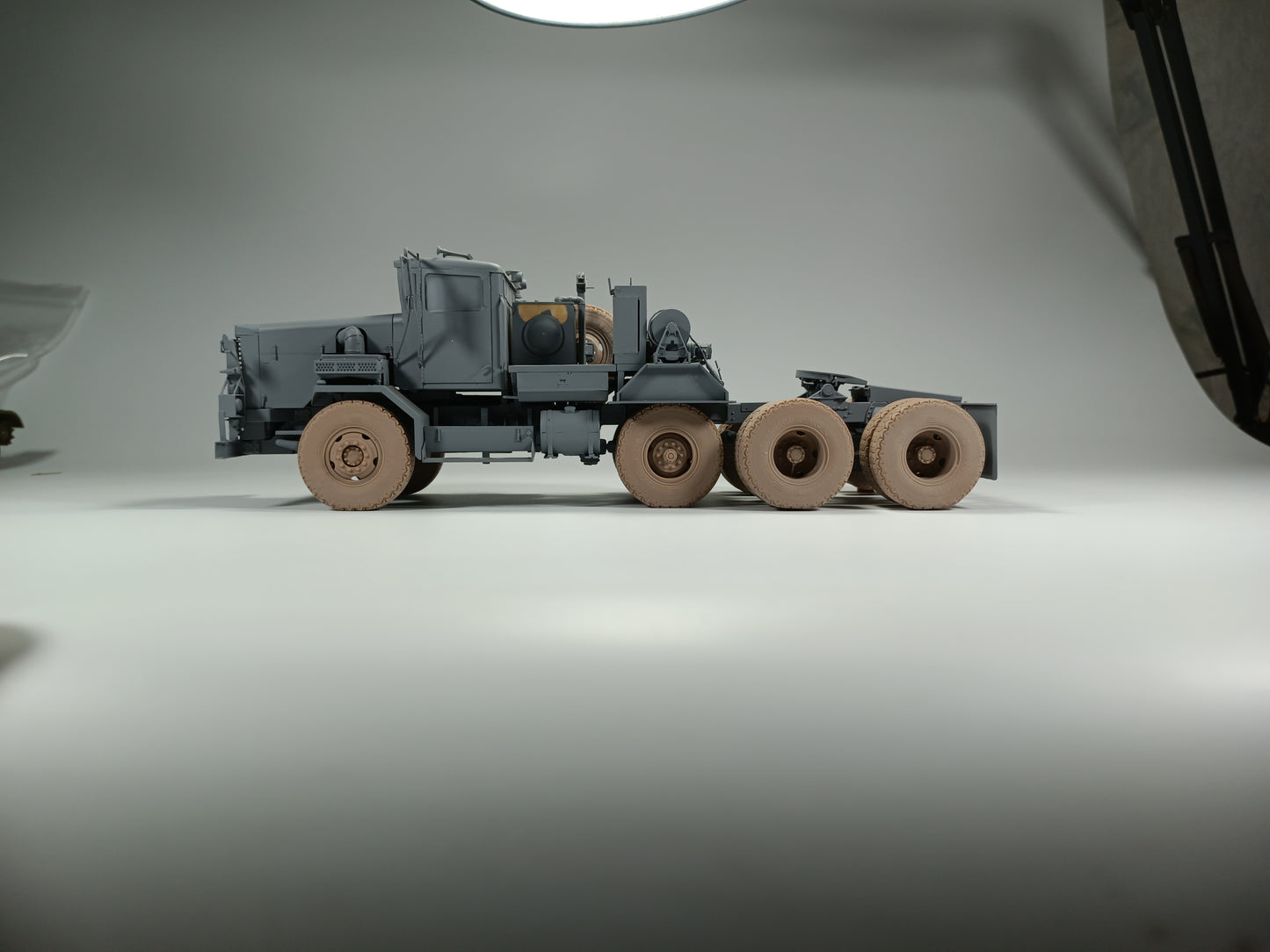 E.T. Model 1/35 US M911 C-HET(8x6) Sagged wheels