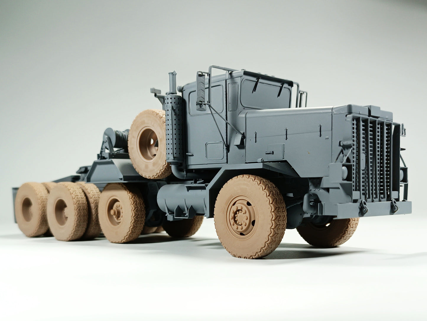 E.T. Model 1/35 US M911 C-HET(8x6) Sagged wheels