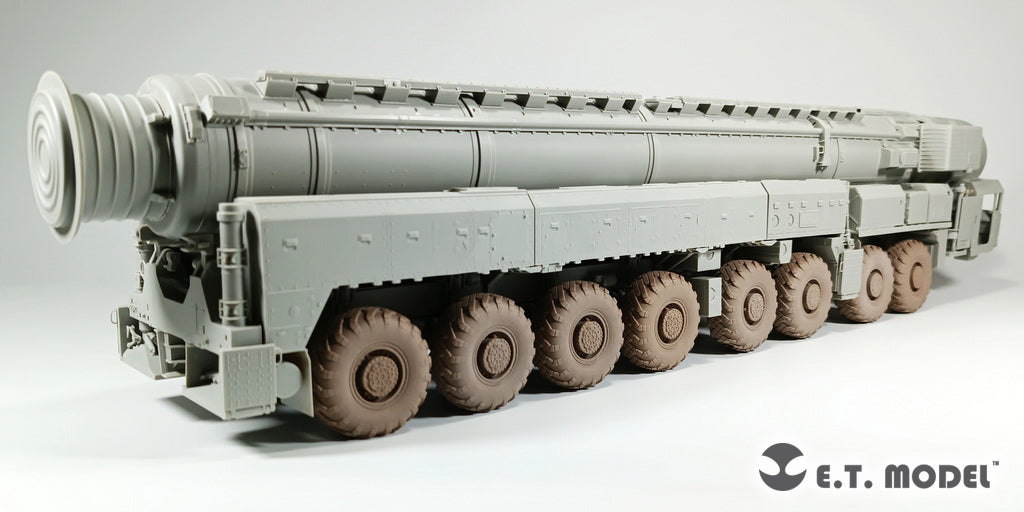 E.T. Model 1/35 15U175 TEL of RS-12M1 Topol-M ICBM complex Sagged wheels