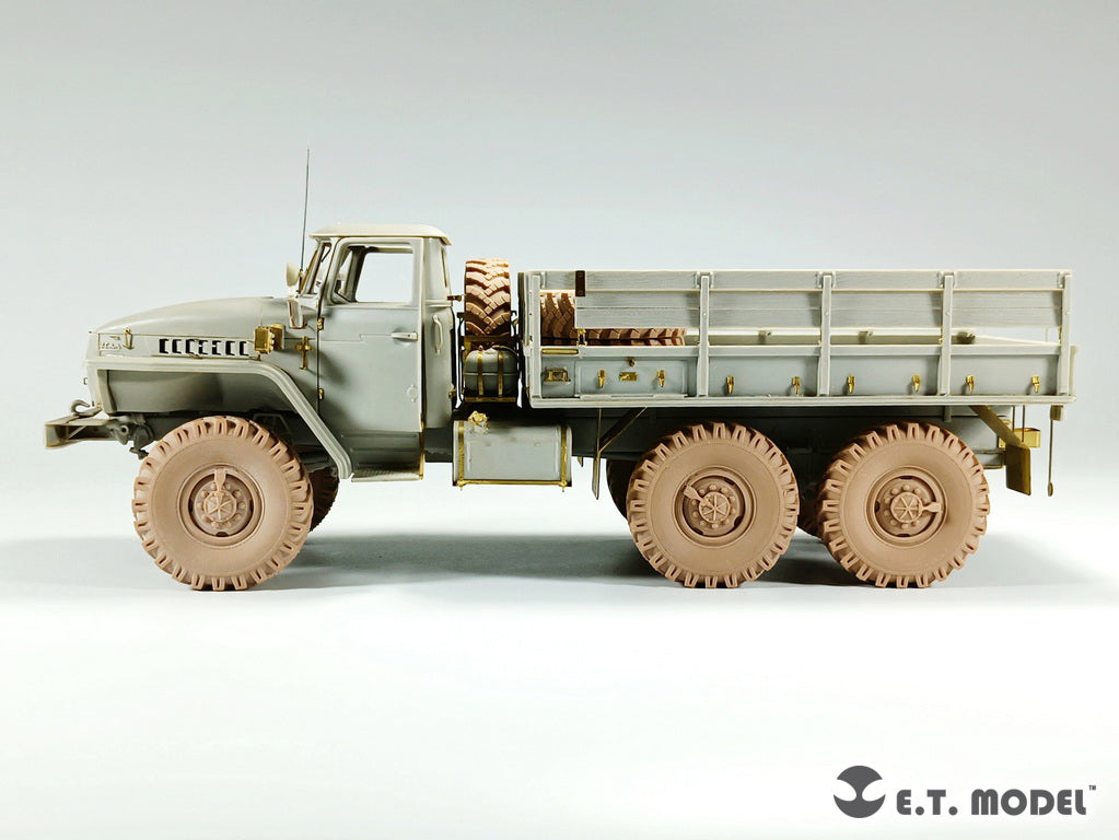 E.T. Model 1/35 Russian URAL-4320 Truck Weighted Road Wheels(3D Printed)