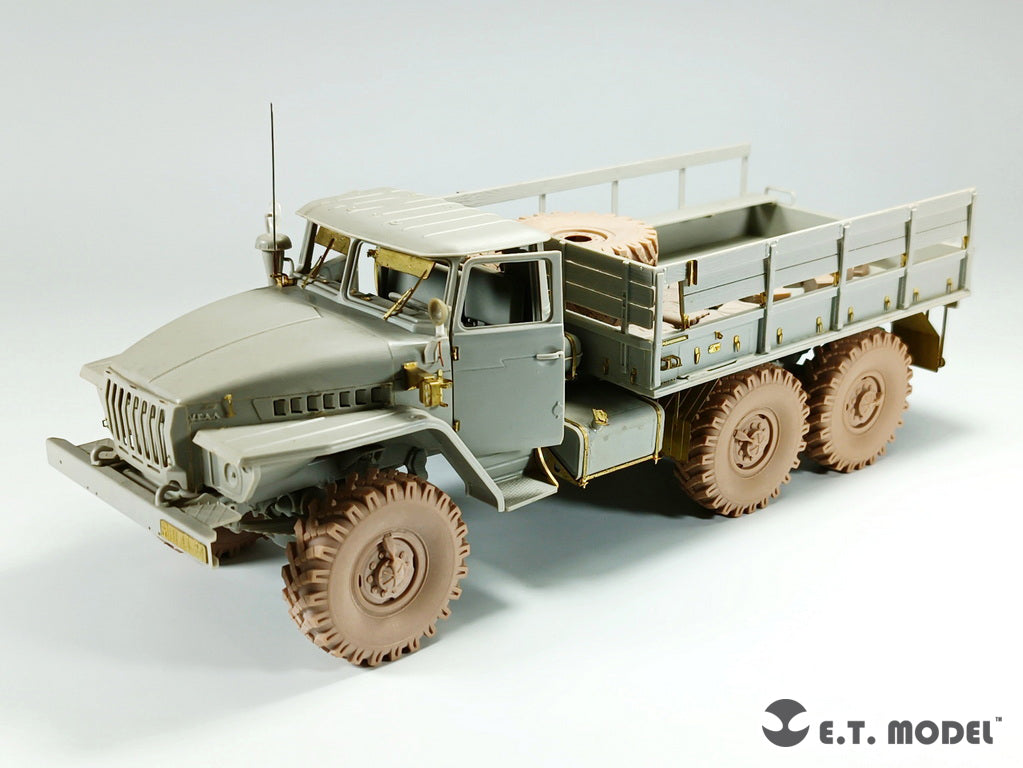 E.T. Model 1/35 Russian URAL-4320 Truck Weighted Road Wheels(3D Printed)