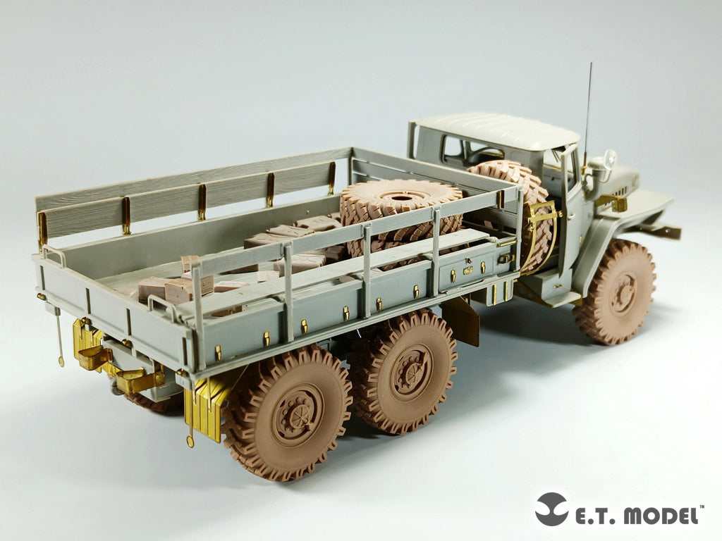 E.T. Model 1/35 Russian URAL-4320 Truck Weighted Road Wheels(3D Printed)