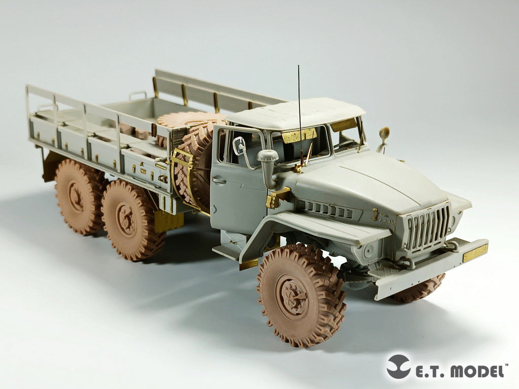 E.T. Model 1/35 Russian URAL-4320 Truck Weighted Road Wheels(3D Printed)