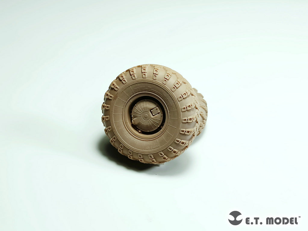 E.T. Model 1/35 Russian BTR-80/80A APC Sagged wheels(Wide)