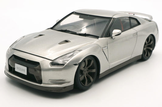 Fujimi 1/24 NISSAN GT-R (ID-2) Plastic Model Kit