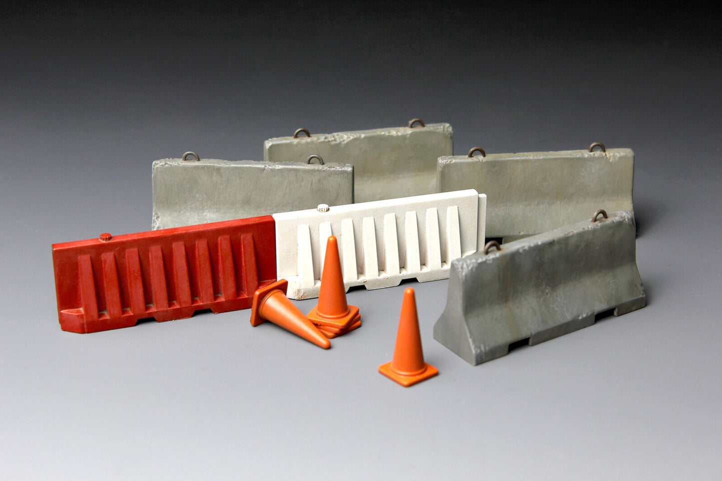 Meng 1/35 Concrete & Plastic Barrier Set Plastic Model Kit