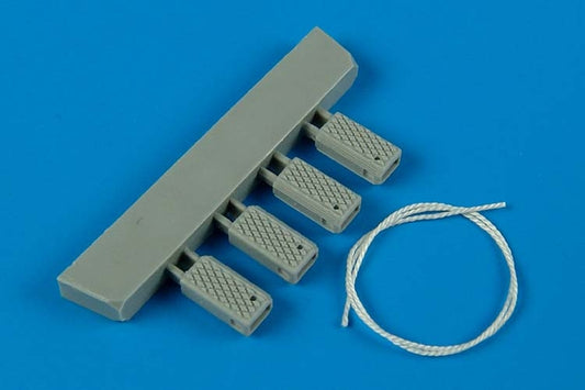 Wheelliant 1:48 Universal Navy wheel chock with nylon rope - late production